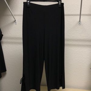 Frank Lyman Black Crop Pants Size 8